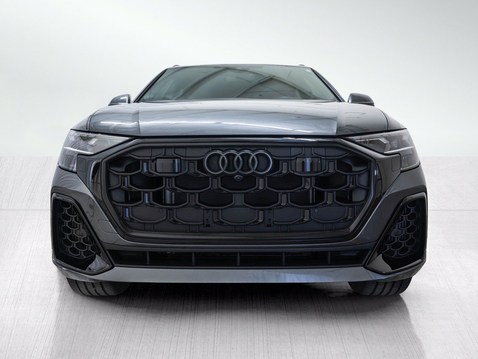 Used 2025 Audi Q8 Premium Plus AWD/4WD image 2