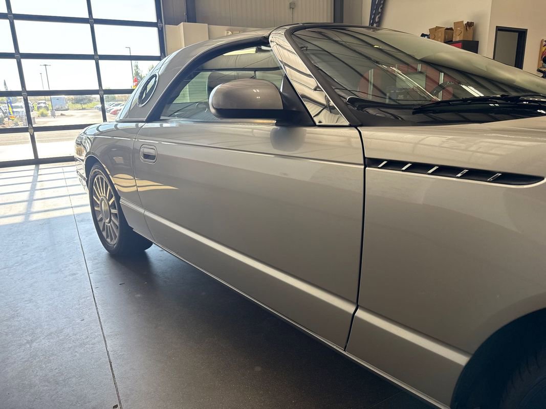 Used 2004 Ford Thunderbird image 74