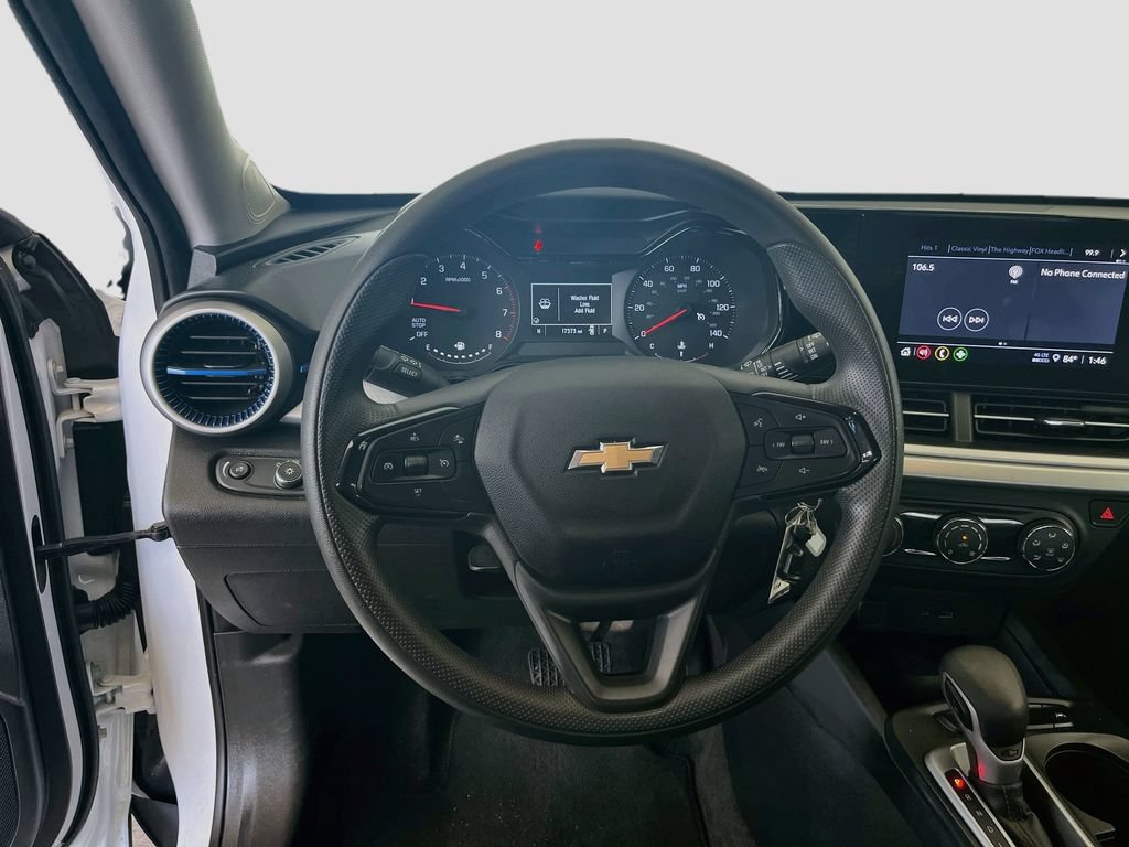 Used 2025 Chevrolet Trax LS w/ Driver Confidence Package FWD image 11