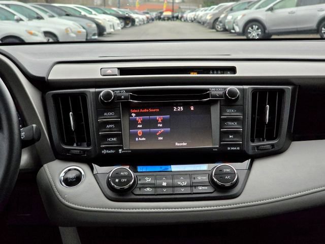 Used 2018 Toyota RAV4 XLE image 18