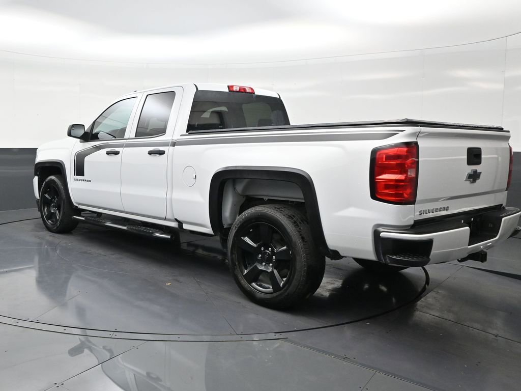 Used 2018 Chevrolet Silverado 1500 Custom w/ Custom Value Package RWD image 3