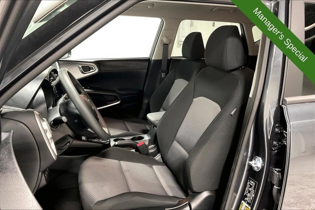 Used 2025 Kia Soul LX w/ LX Technology Package FWD image 30