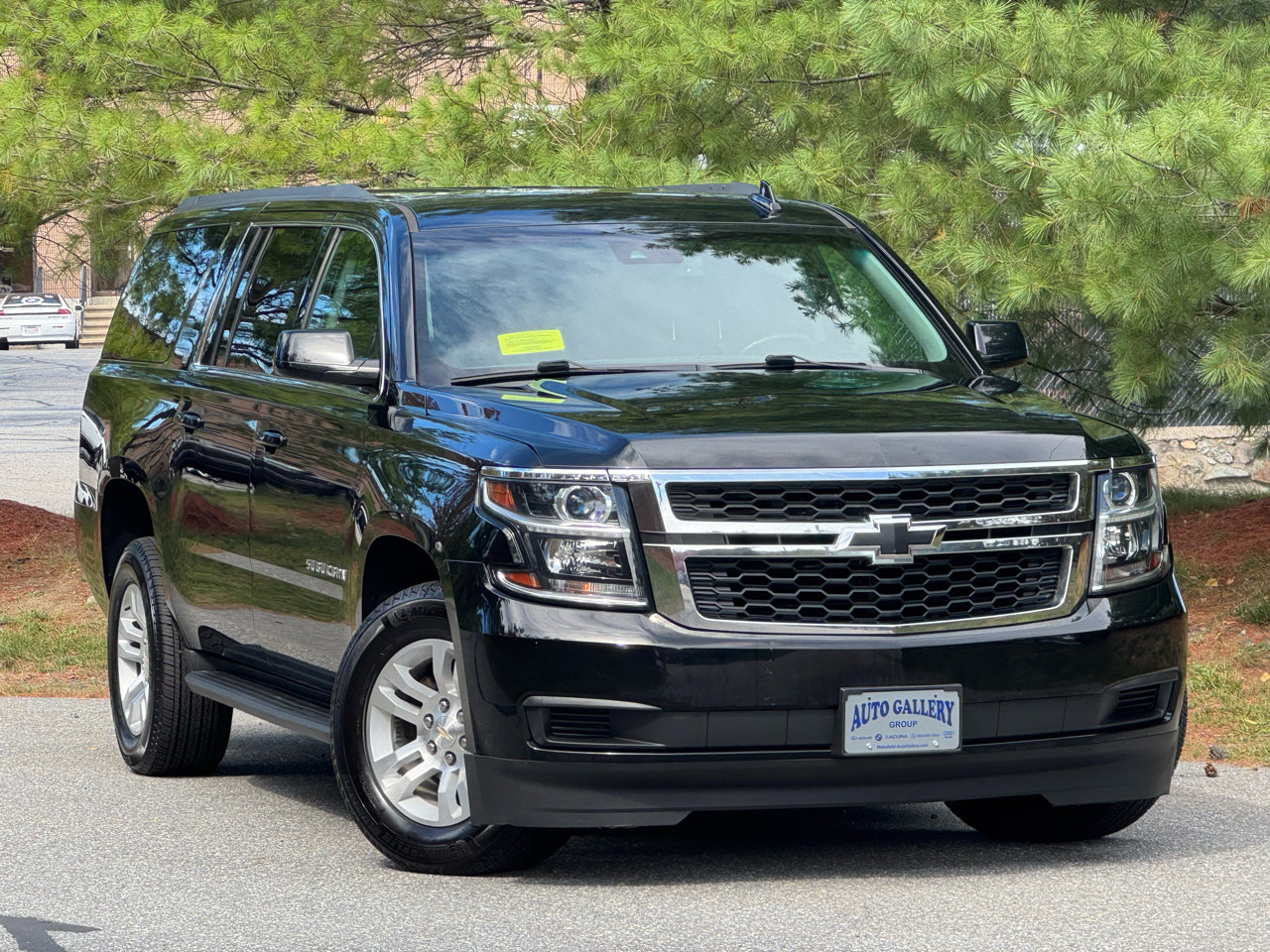 Used 2017 Chevrolet Suburban LT image 1