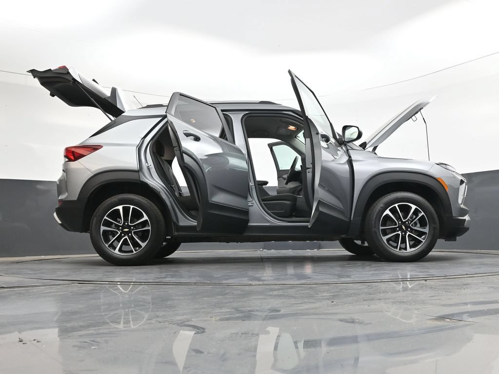 Used 2025 Chevrolet TrailBlazer LT AWD/4WD image 32