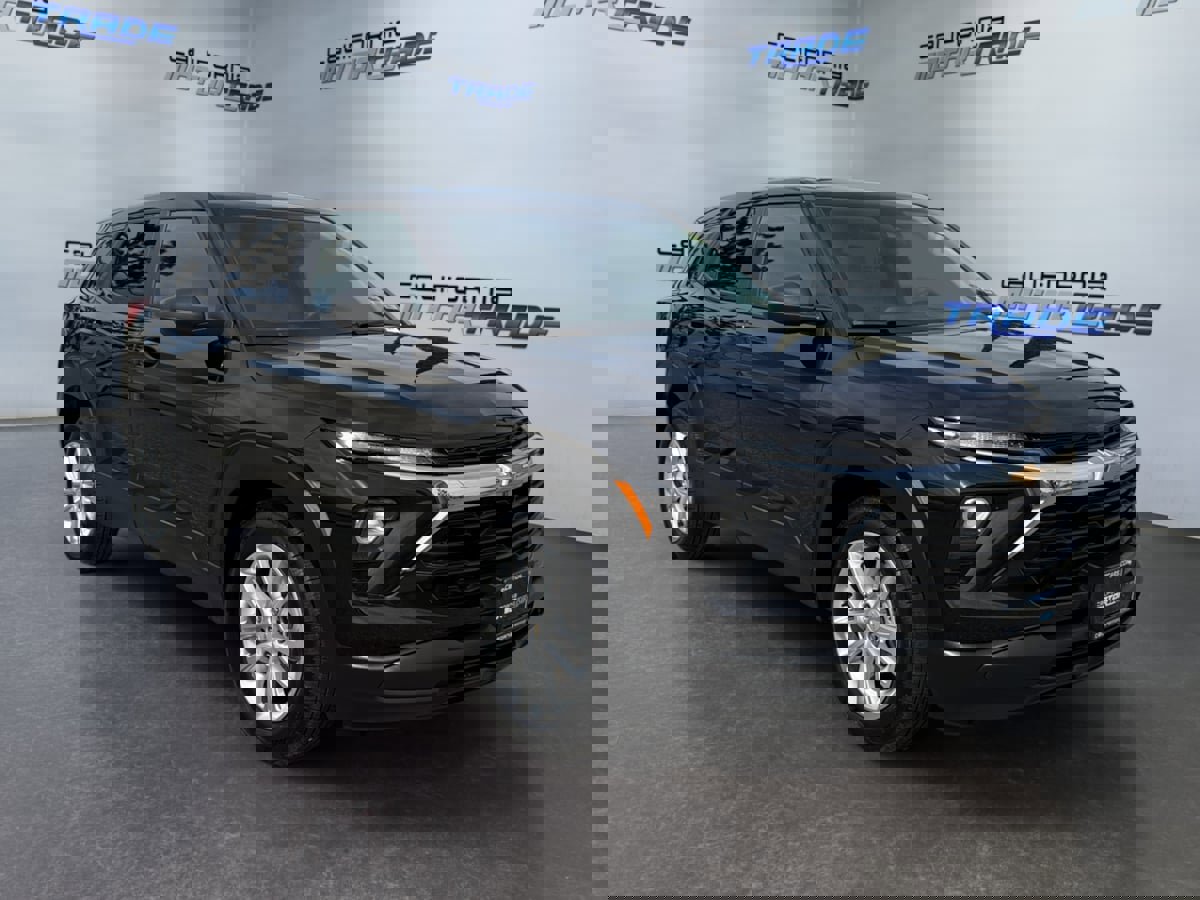 Used 2024 Chevrolet TrailBlazer LS w/ LS Convenience Package image 3