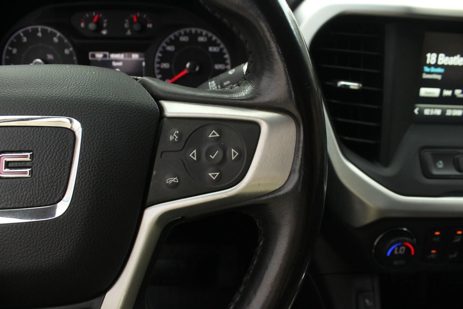 Used 2019 GMC Acadia SLE w/ LPO, Floor Liner Package FWD image 31