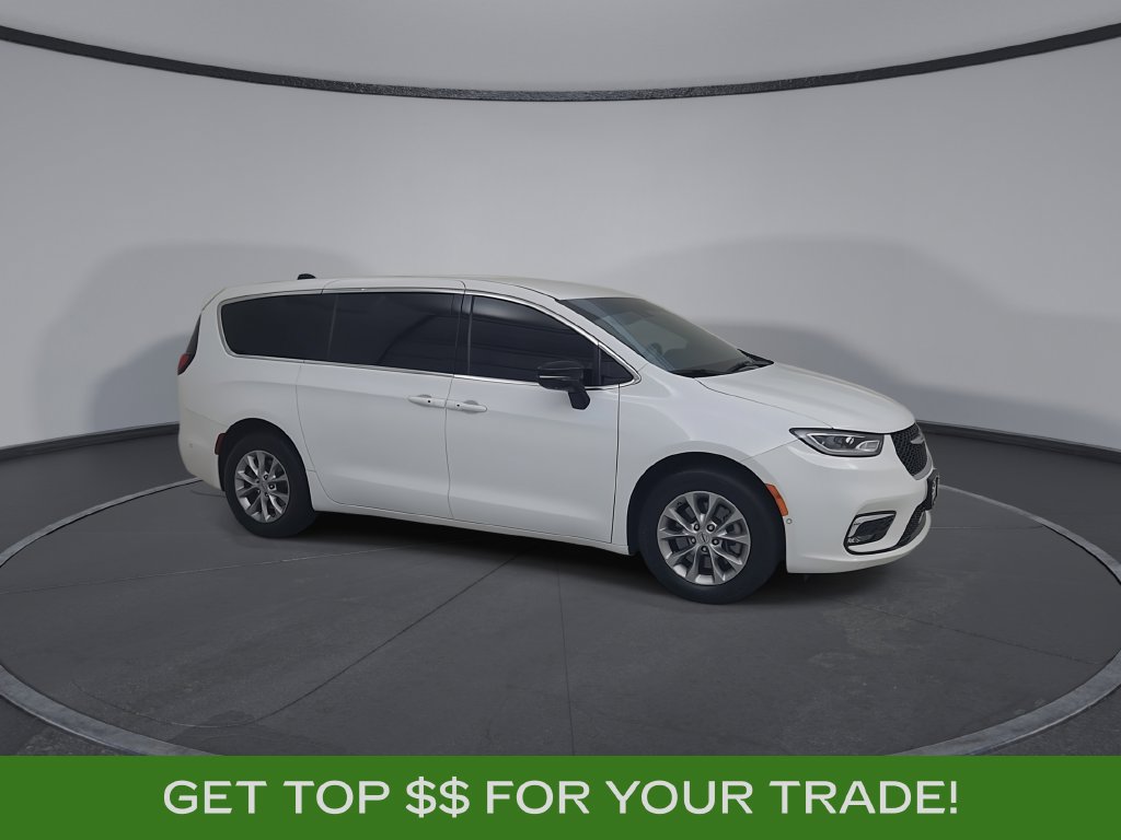 Certified 2025 Chrysler Pacifica Select AWD/4WD image 2