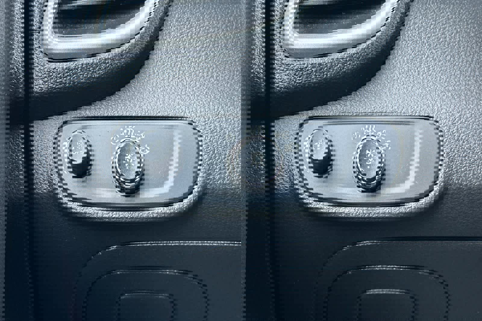 Used 2021 Chevrolet Trax LT image 28