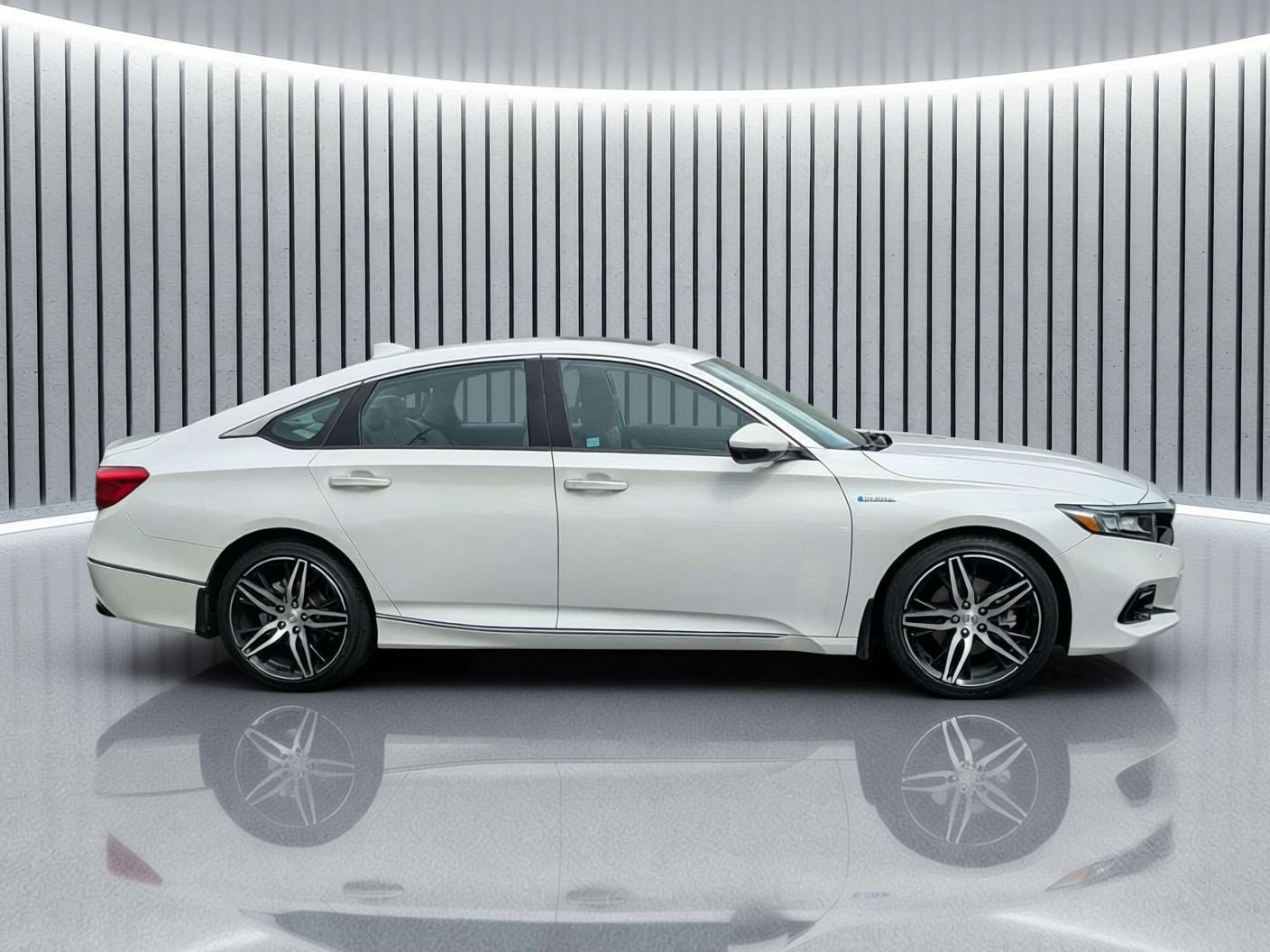 Used 2022 Honda Accord Touring image 3