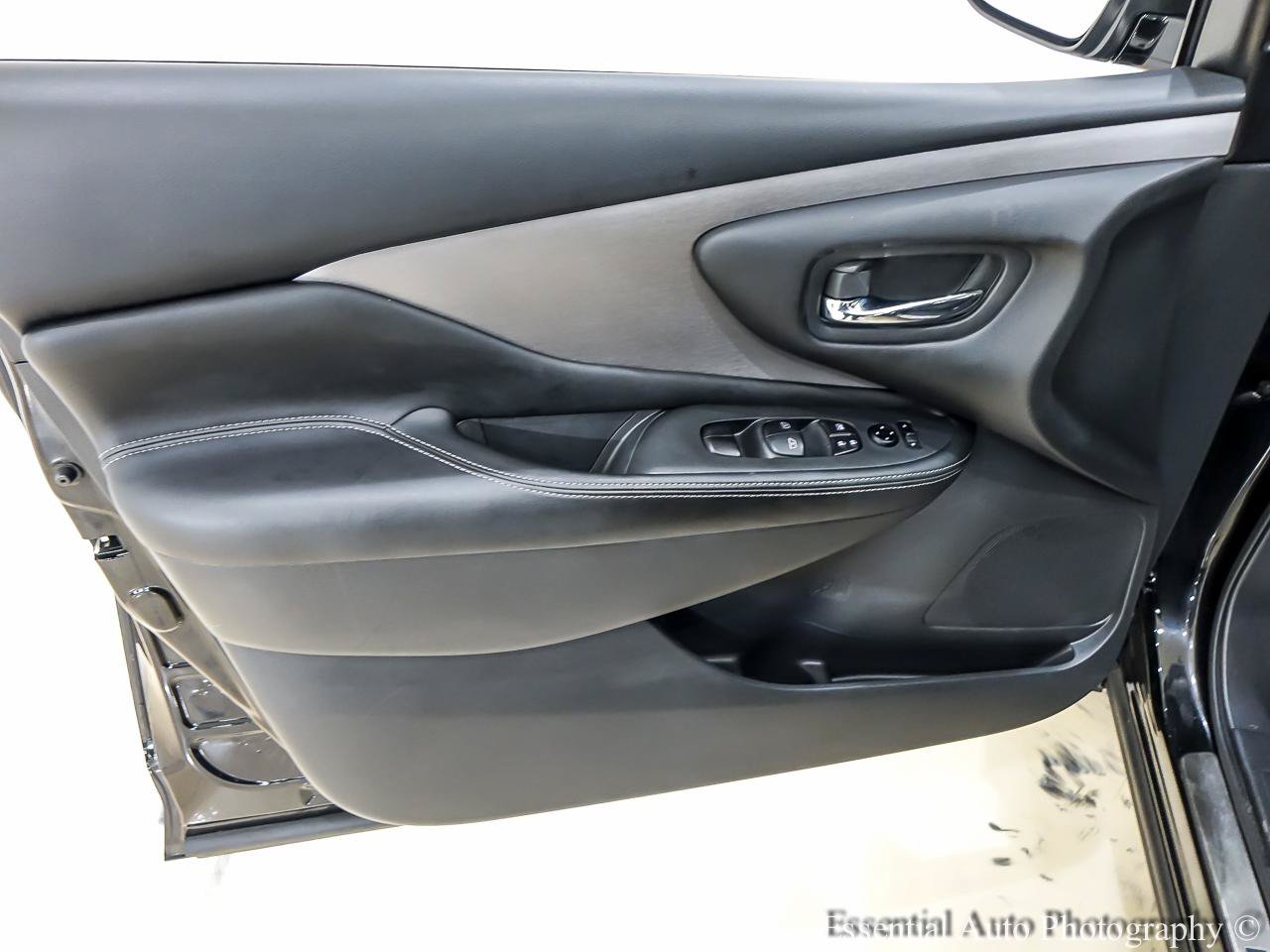 Used 2023 Nissan Murano SV w/ SV Midnight Edition Package FWD image 23