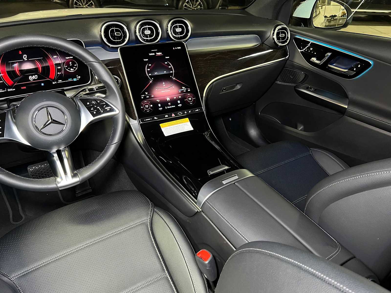 Used 2025 Mercedes-Benz GLC 300 4MATIC image 38