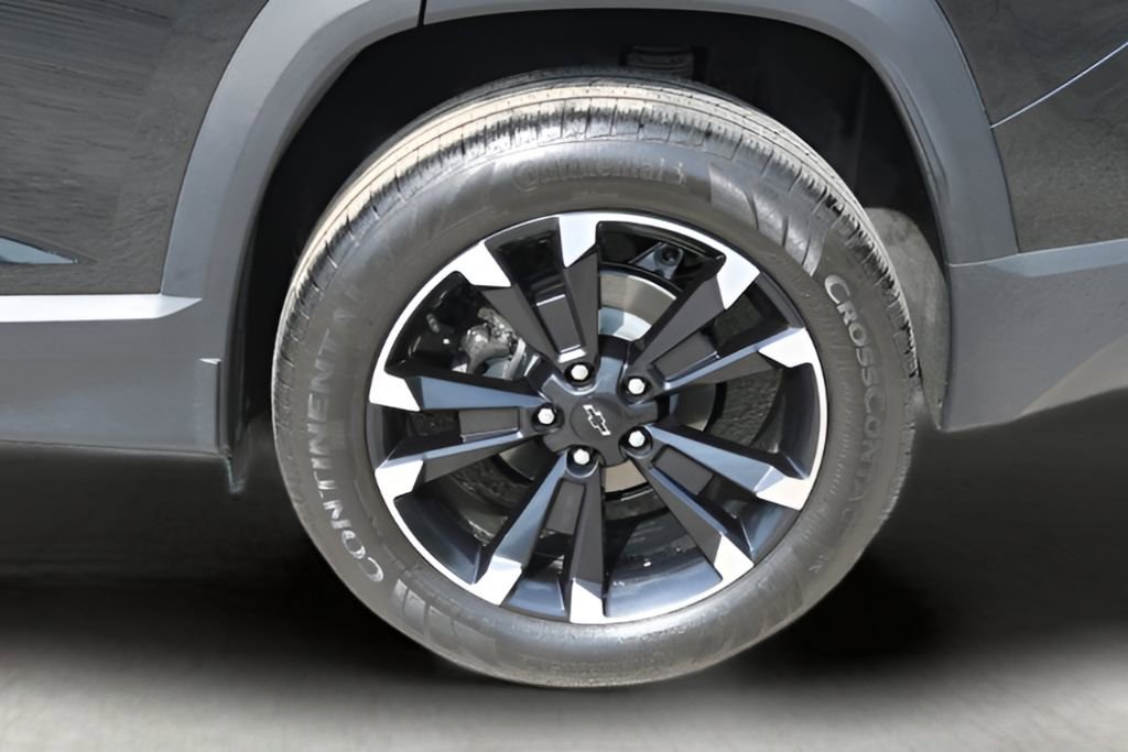 Used 2025 Chevrolet Equinox RS w/ Safety and Technology Package FWD image 9