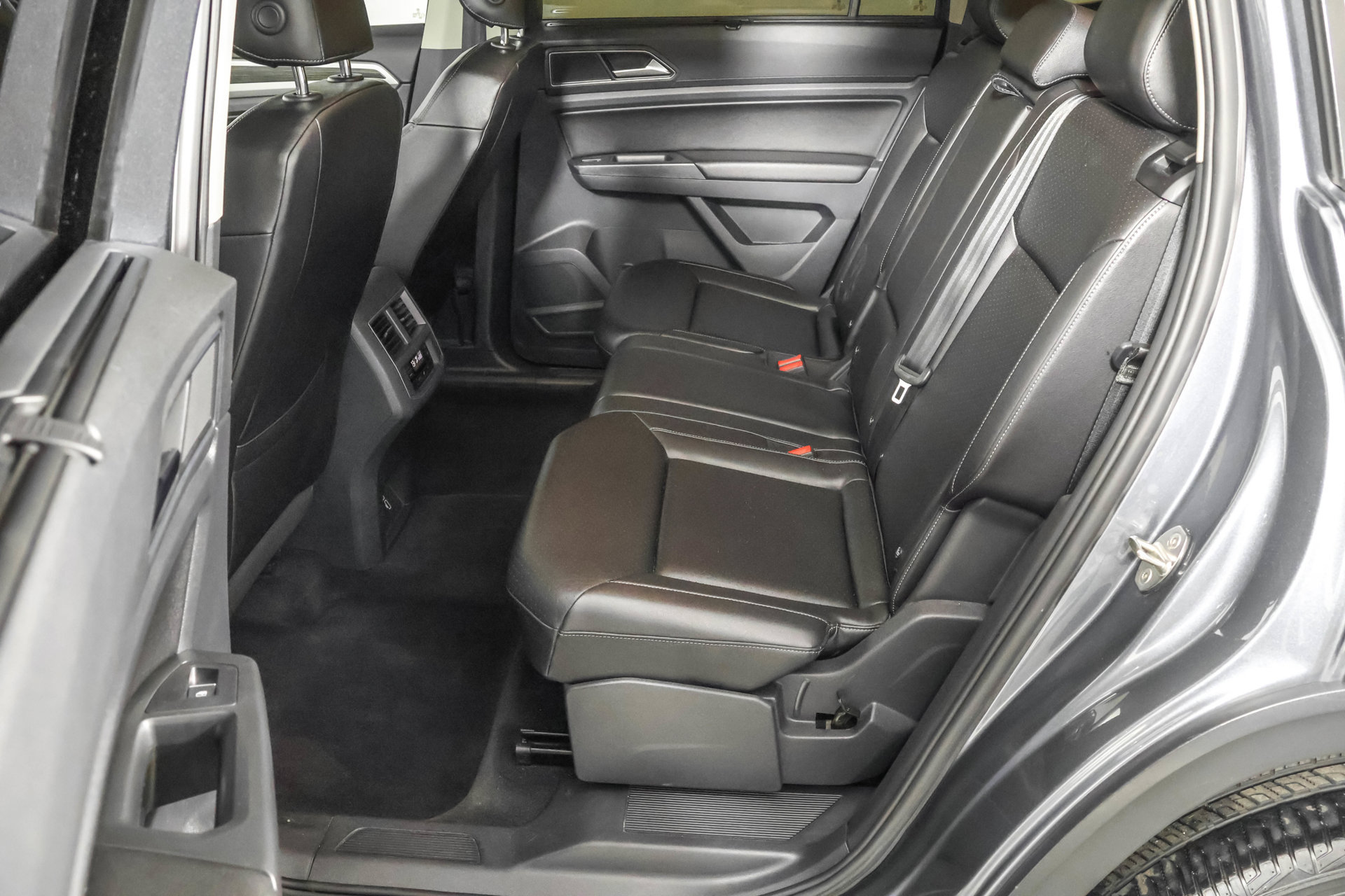 Used 2018 Volkswagen Atlas SE AWD/4WD image 35