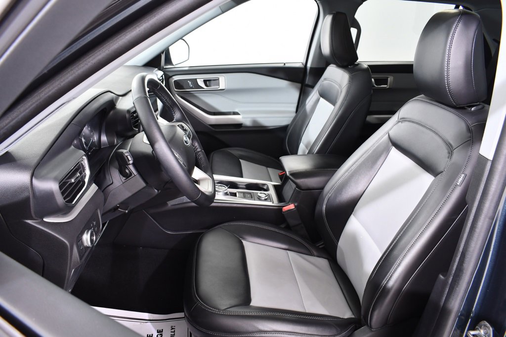 Used 2022 Ford Explorer XLT w/ Equipment Group 202A image 6