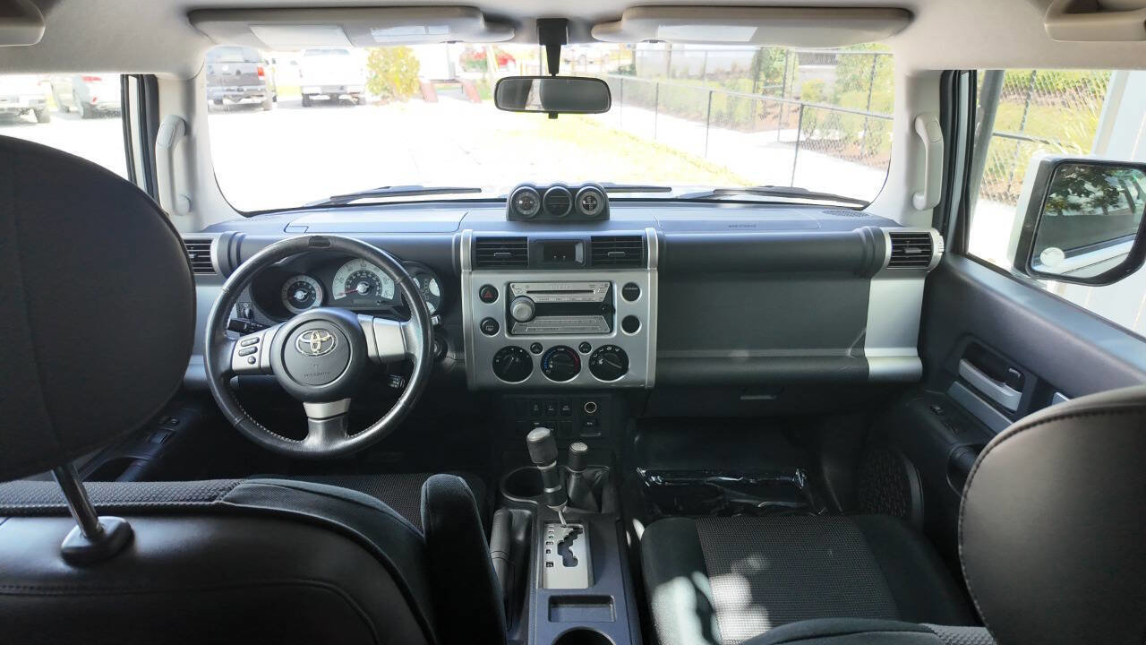 Used 2008 Toyota FJ Cruiser 4WD image 10