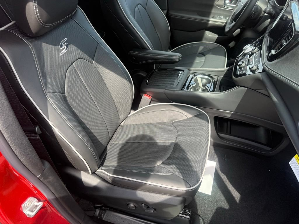 New 2027 Chrysler Pacifica Limited AWD/4WD image 68