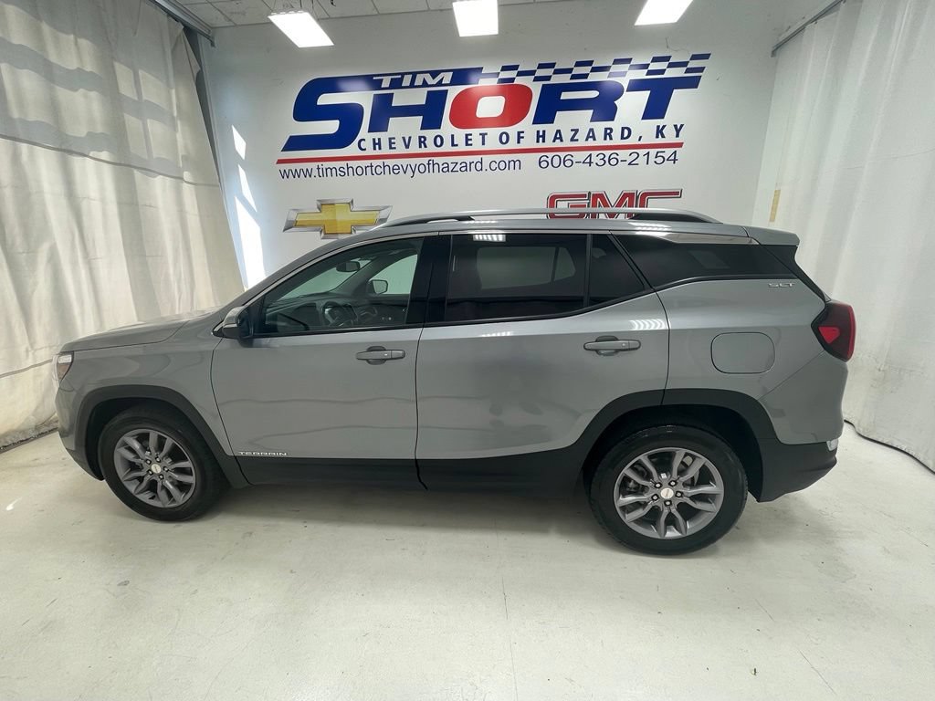 Used 2024 GMC Terrain SLT AWD/4WD image 10