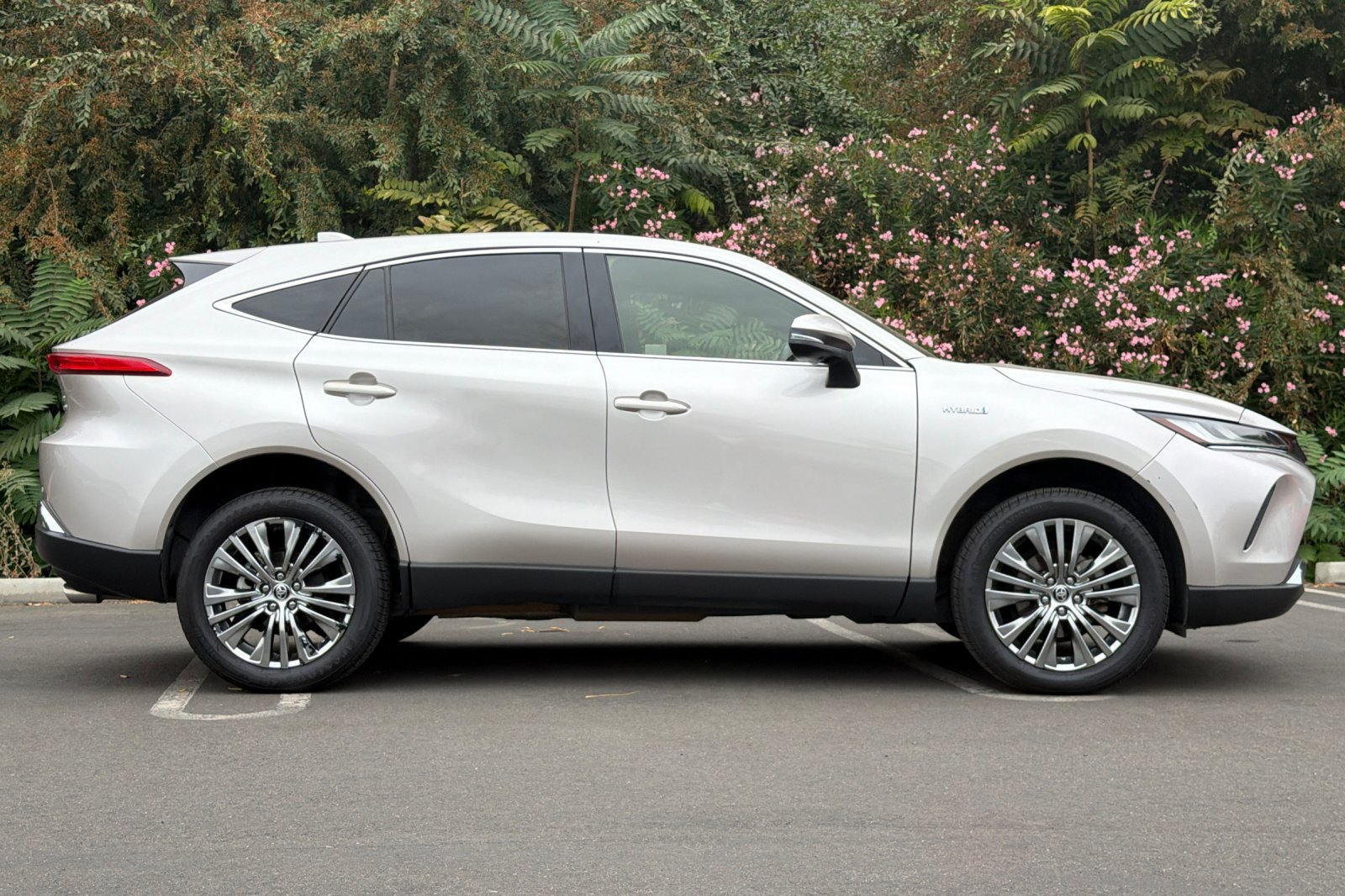 Used 2021 Toyota Venza Limited AWD/4WD image 3
