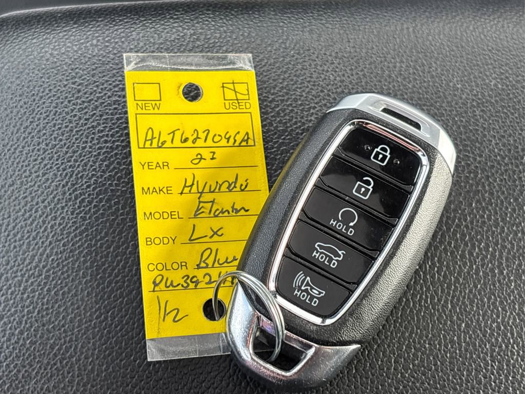 Certified 2023 Hyundai Elantra Limited w/ Preferred Accessory Package image 34