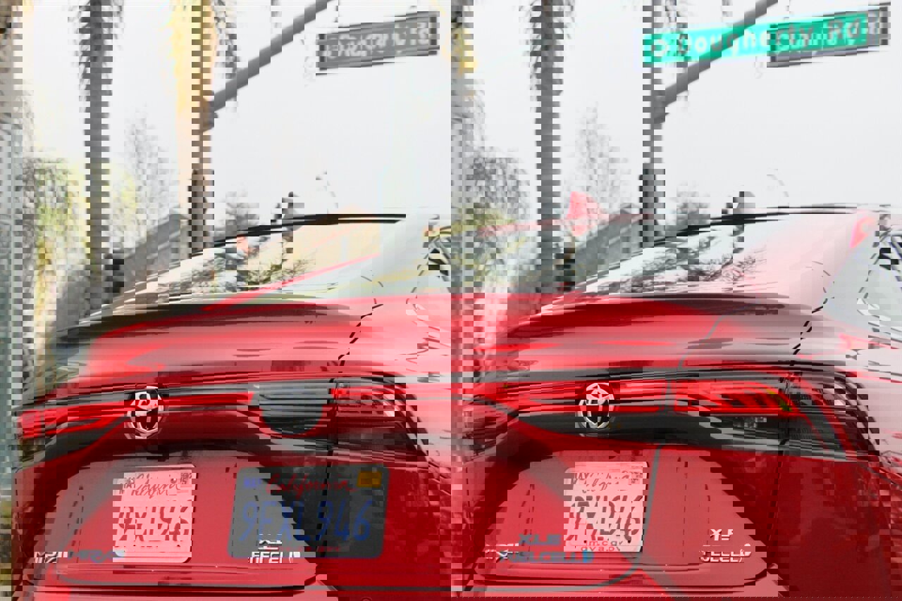 Used 2023 Toyota Mirai XLE w/ Advanced Technology Package image 11