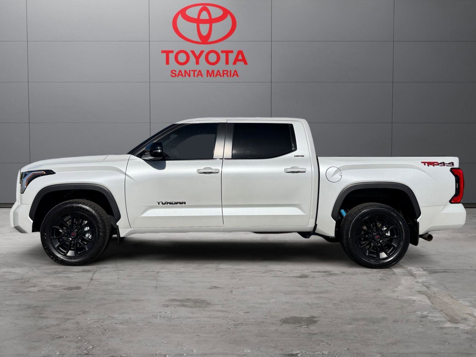 Used 2025 Toyota Tundra Limited w/ TRD Off-Road Package AWD/4WD image 21