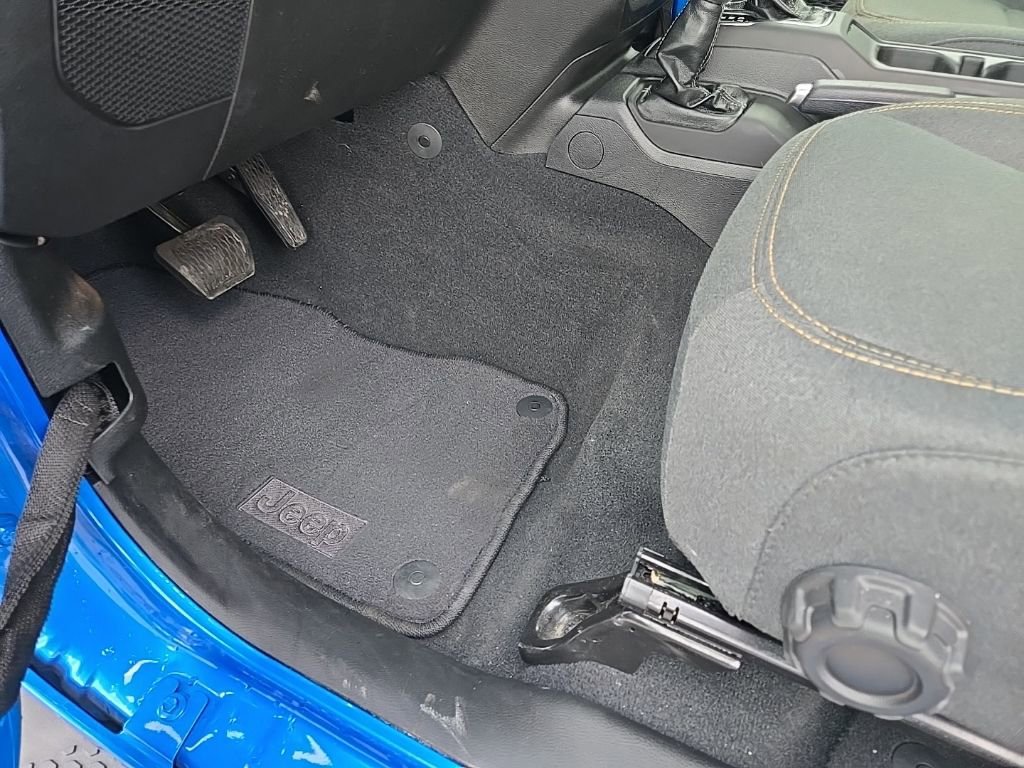 Used 2024 Jeep Wrangler Sahara w/ Technology Group AWD/4WD image 39