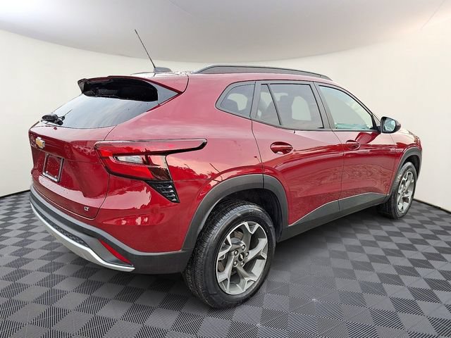 Used 2025 Chevrolet Trax LT FWD image 6