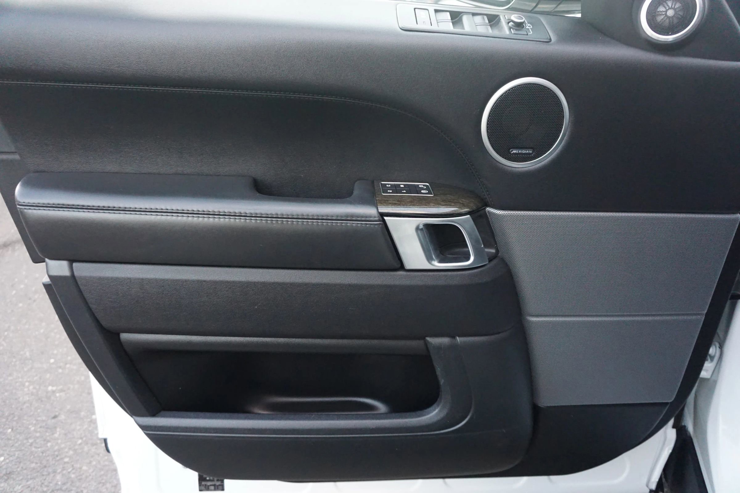 Used 2017 Land Rover Range Rover Sport HSE image 10