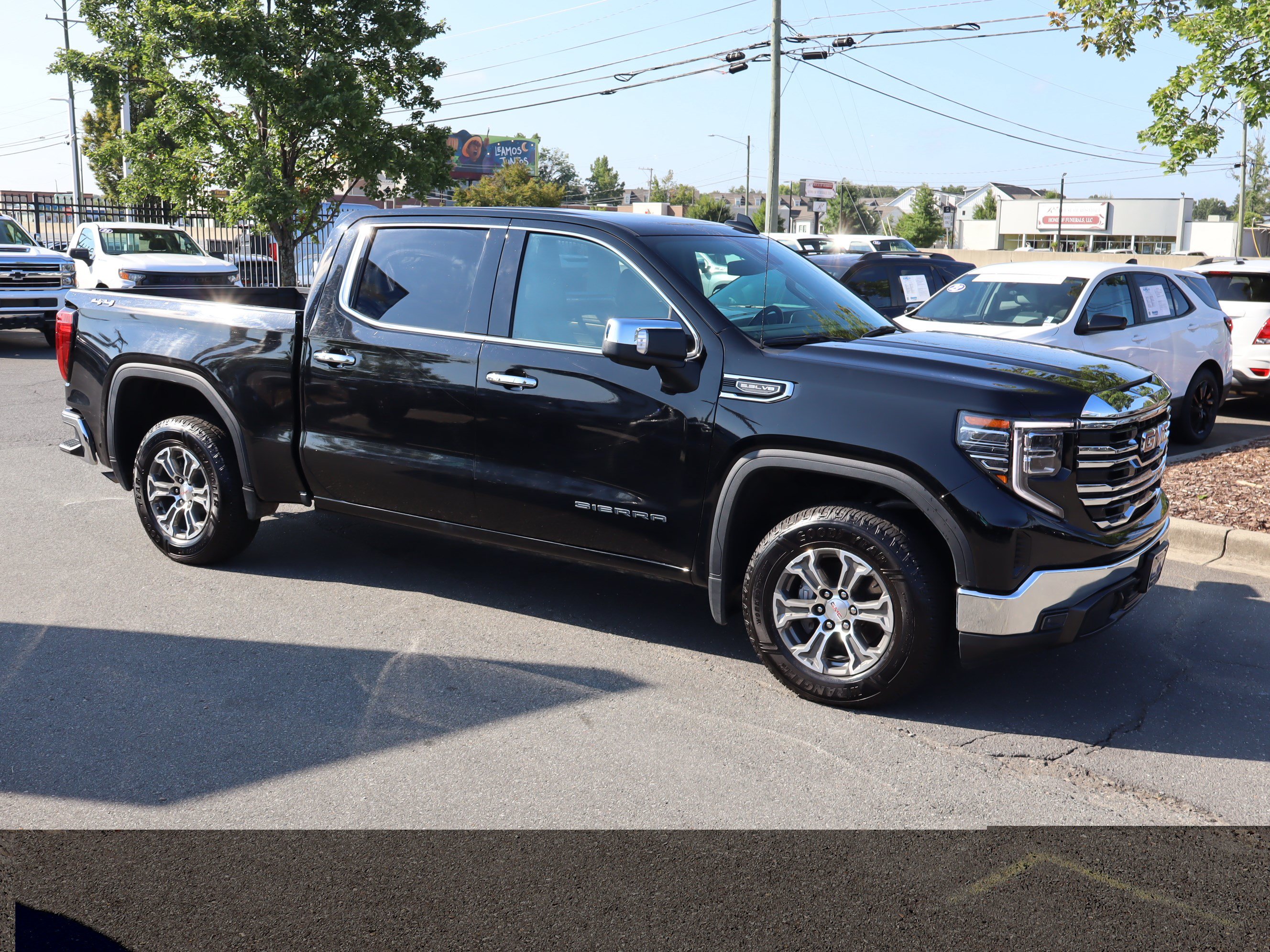 Used 2025 GMC Sierra 1500 SLT AWD/4WD image 2