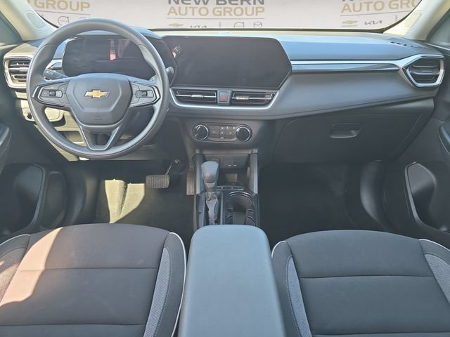 Used 2025 Chevrolet TrailBlazer LS w/ LS Convenience Package FWD image 10