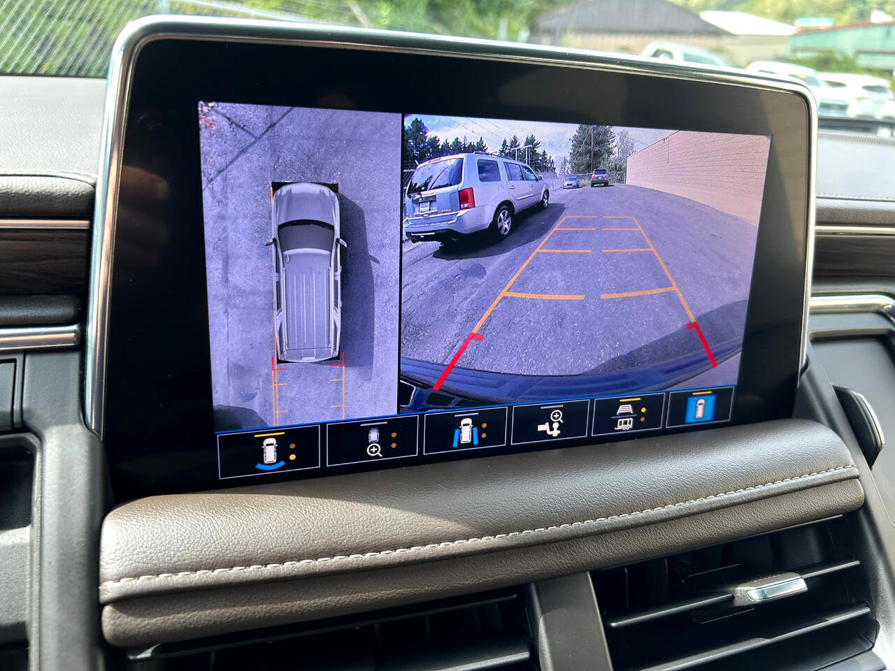 Used 2021 Chevrolet Suburban Z71 w/ Z71 Off-Road Package image 20