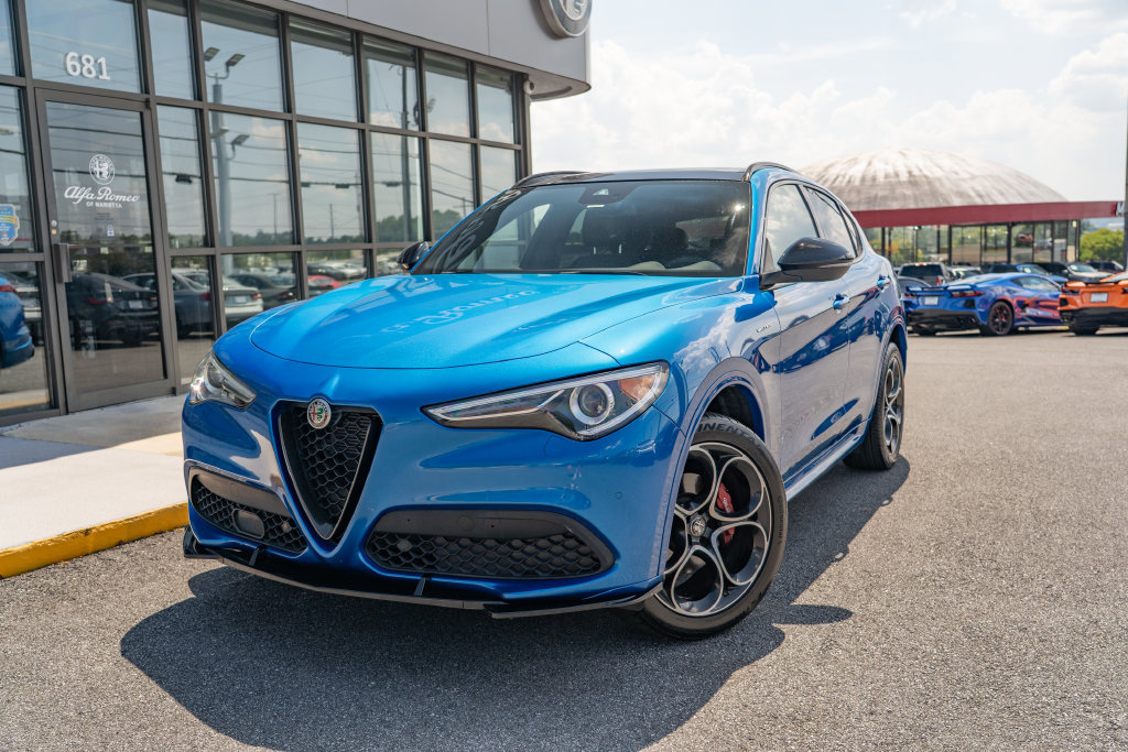 Used 2022 Alfa Romeo Stelvio Veloce AWD/4WD image 2