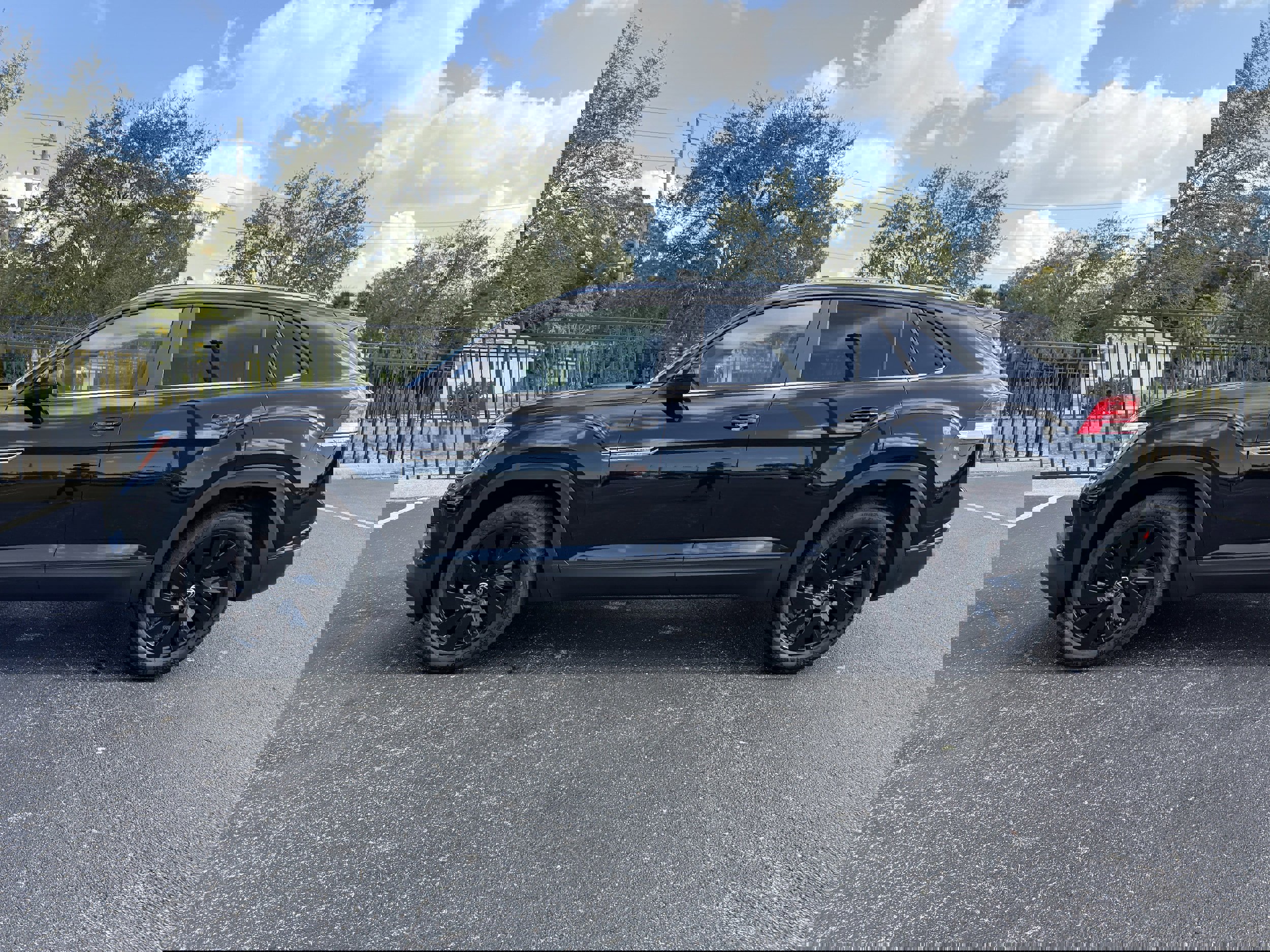 New 2026 Volkswagen Atlas Cross Sport SE FWD image 6