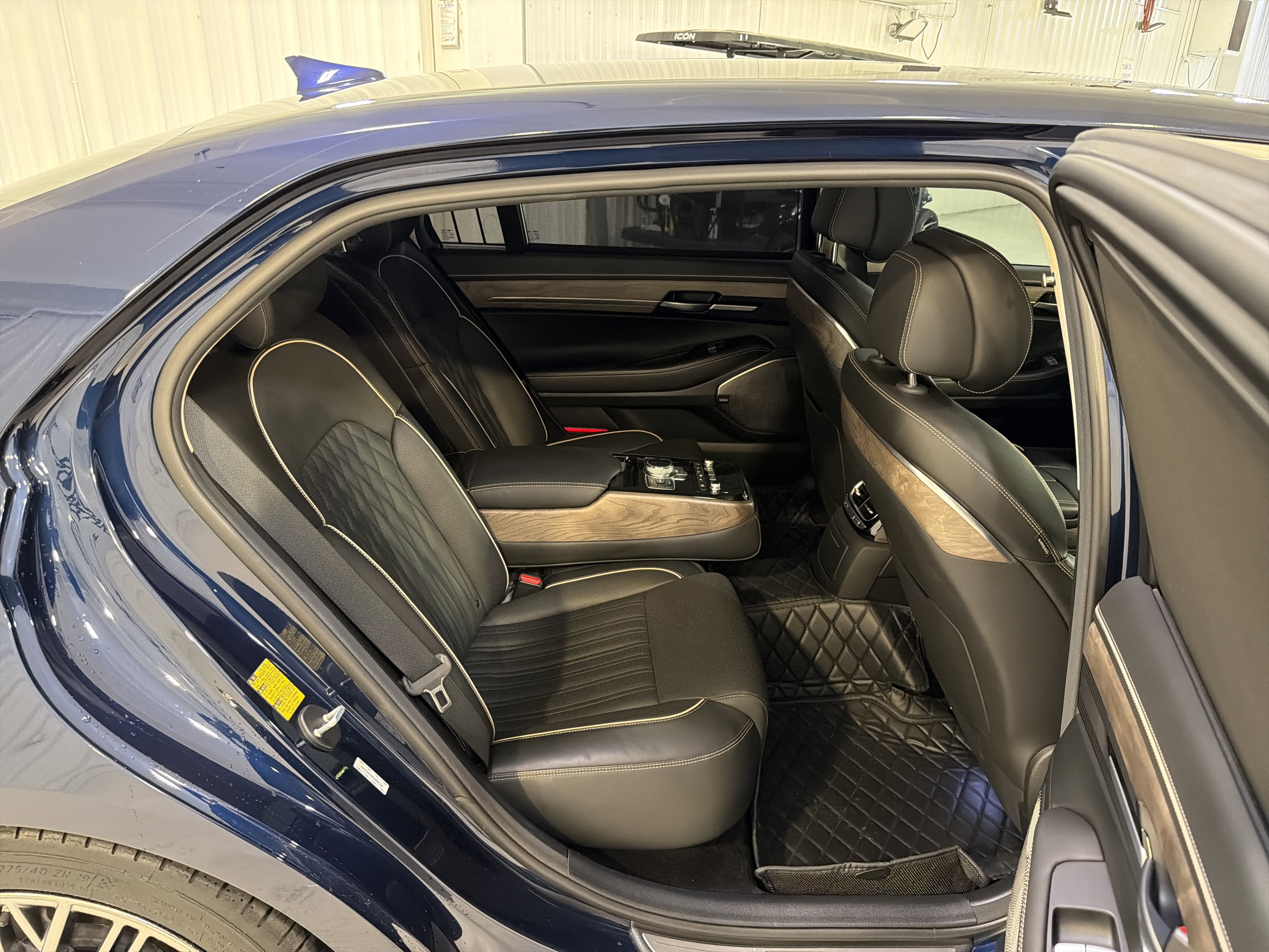 Used 2021 Genesis G90 3.3T Premium RWD image 13