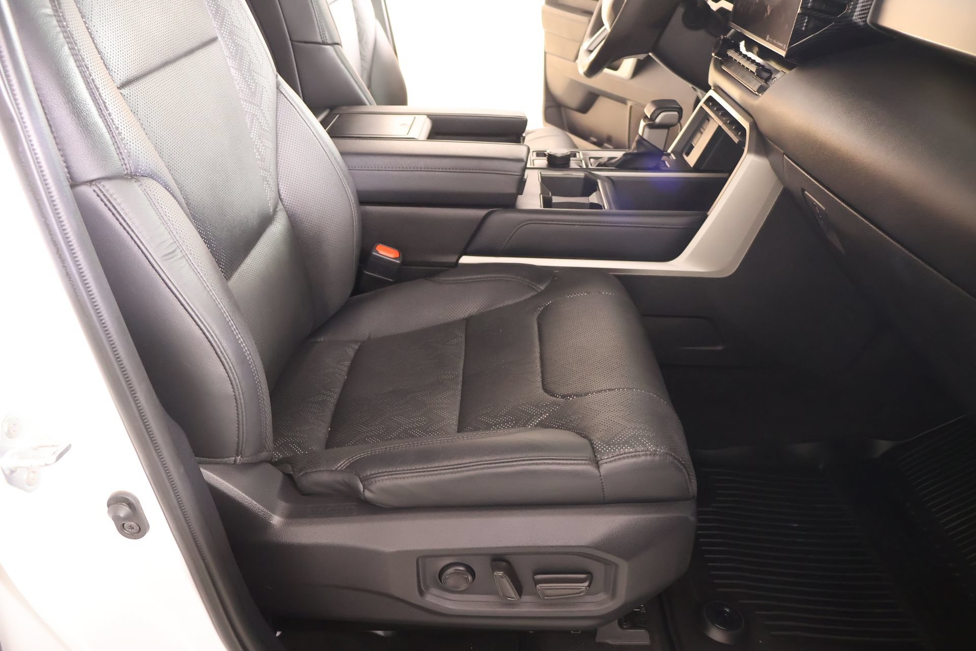 Used 2023 Toyota Tundra Limited AWD/4WD image 14