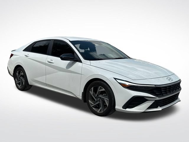 Used 2025 Hyundai Elantra Sport FWD image 9