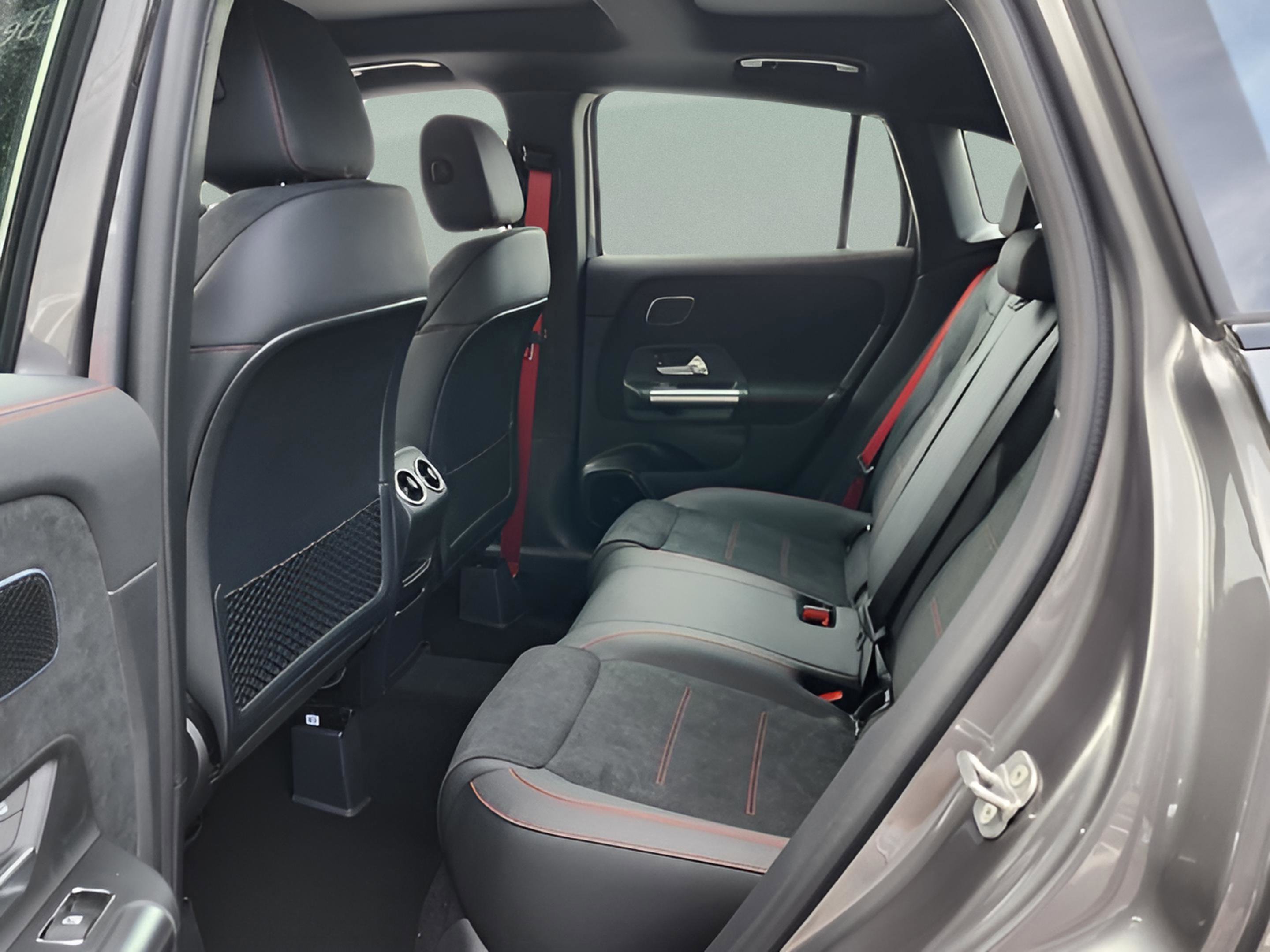 New 2026 Mercedes-Benz GLA 35 AMG 4MATIC image 36