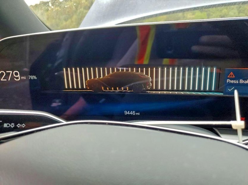 Used 2024 Cadillac Lyriq Luxury image 8