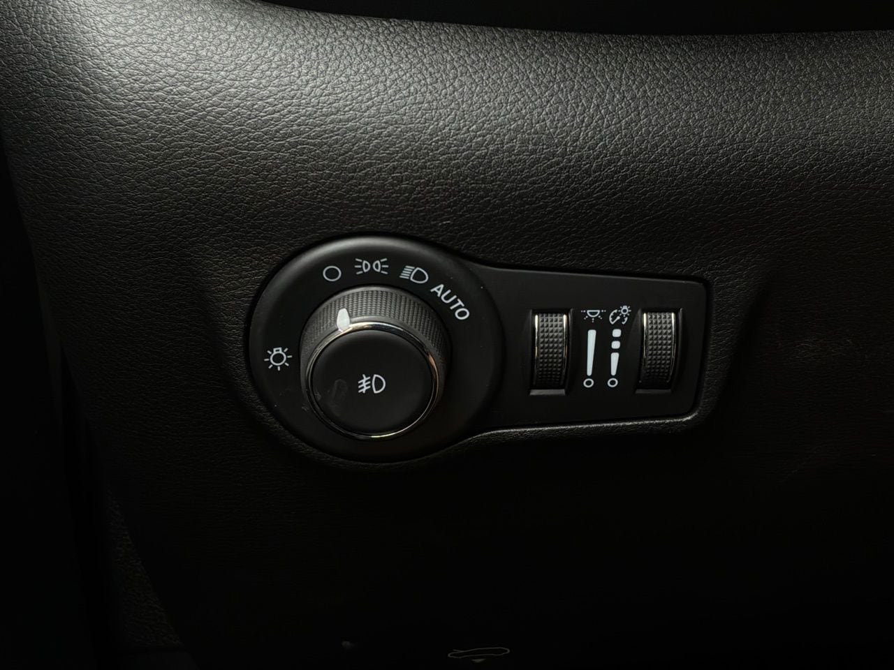 Used 2025 Jeep Compass Limited AWD/4WD image 22