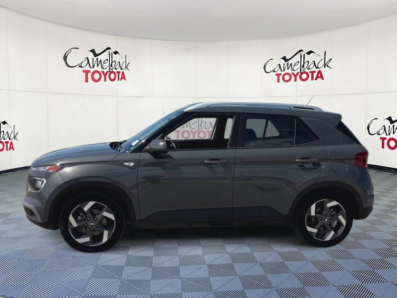 Used 2025 Hyundai Venue SEL FWD image 8