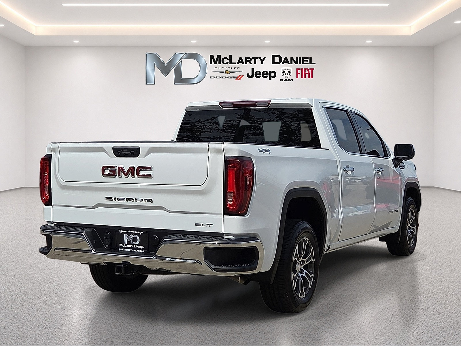 Used 2025 GMC Sierra 1500 SLT AWD/4WD image 5