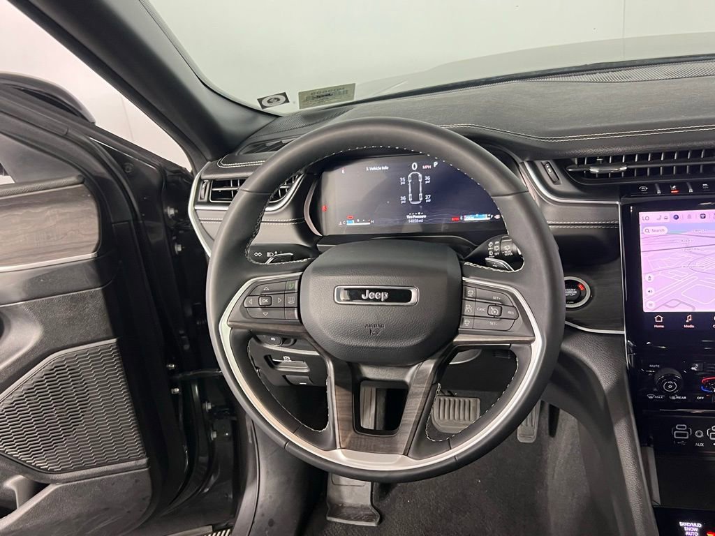 Used 2024 Jeep Grand Cherokee L Limited w/ Luxury Tech Group II image 14