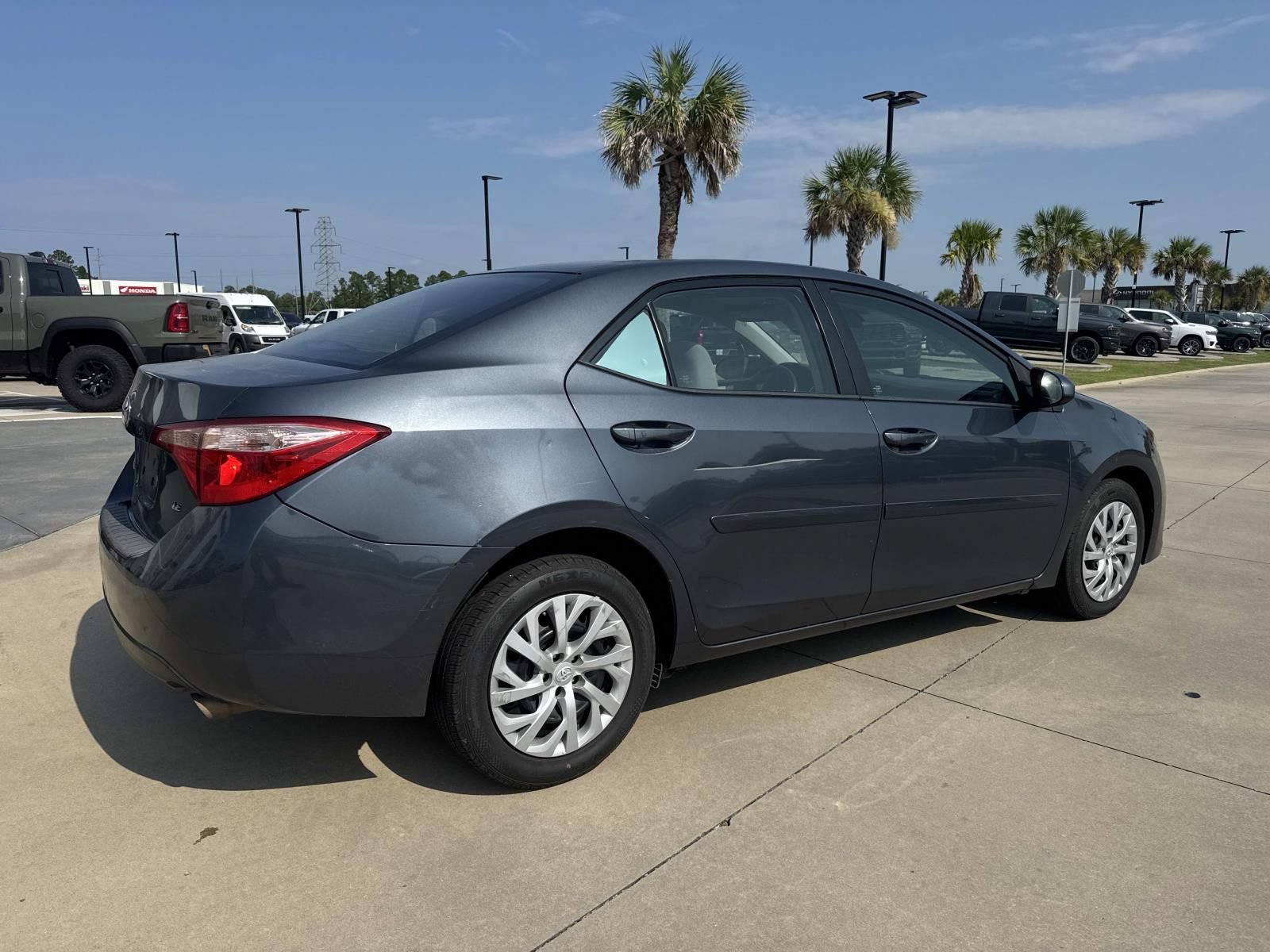Used 2017 Toyota Corolla LE FWD image 7