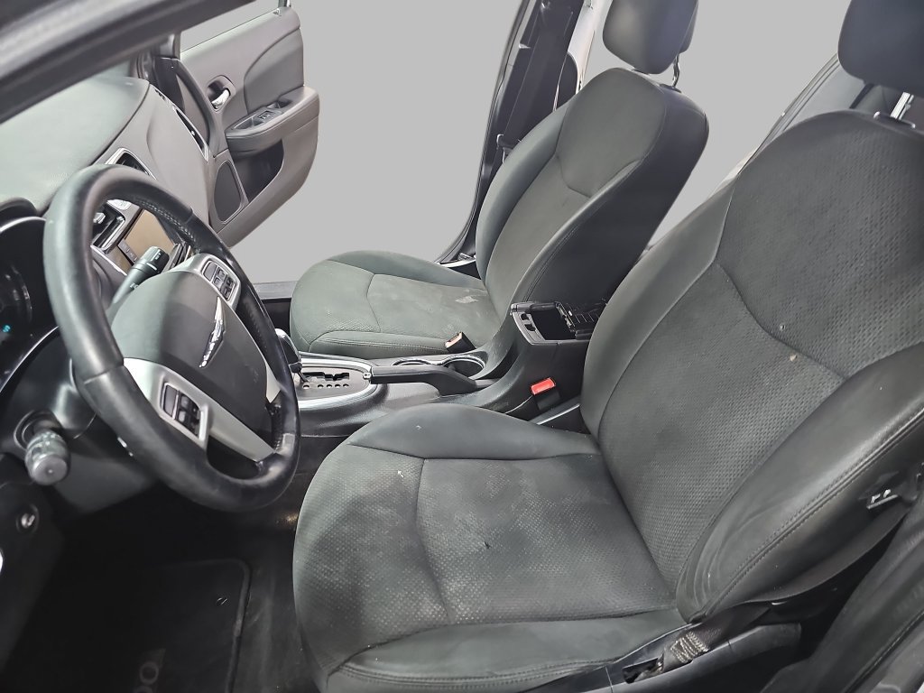 Used 2011 Chrysler 200 Touring FWD image 18