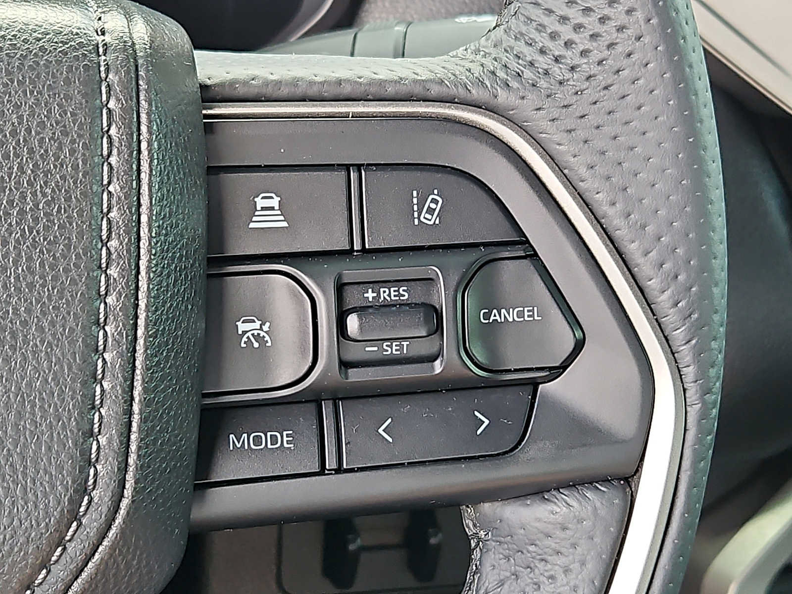 Used 2025 Toyota Tundra Limited AWD/4WD image 21