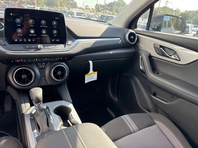 New 2025 Chevrolet Blazer LT w/ Midnight/Sport Edition image 23