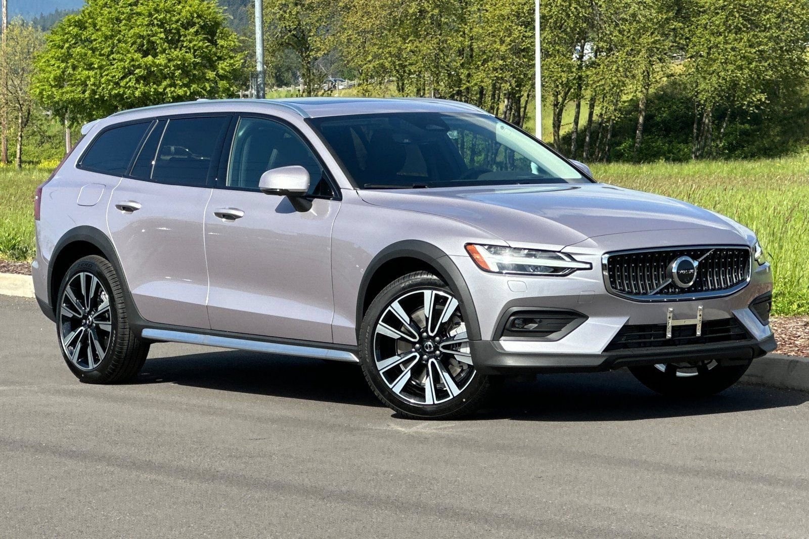New 2026 Volvo V60 B5 Cross Country Ultra w/ Climate Package