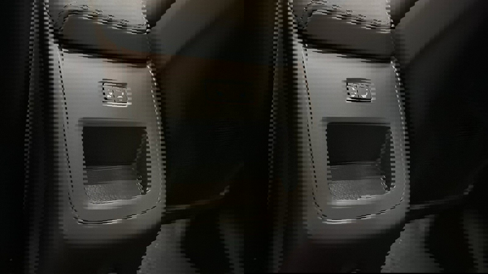 New 2026 Volvo XC60 T8 Plus w/ Protection Package Premier image 28