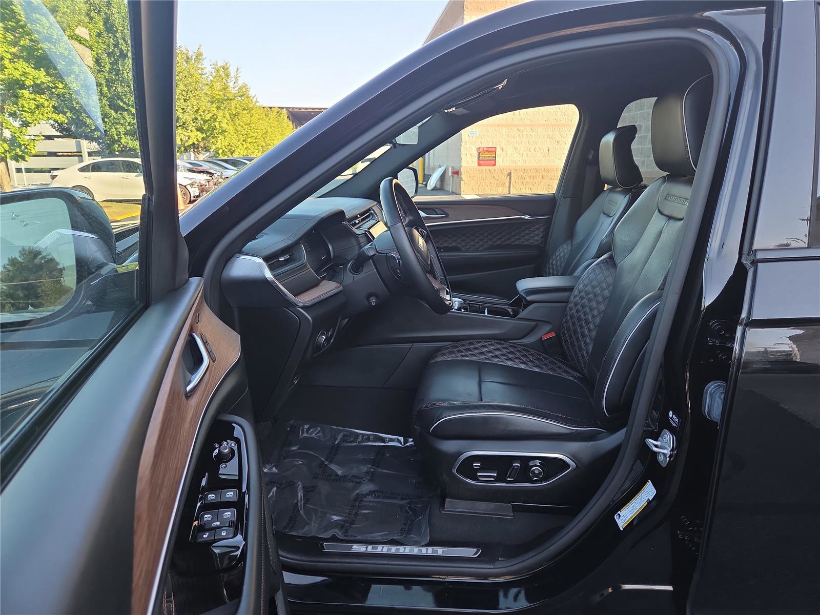 Used 2023 Jeep Grand Cherokee Summit w/ Adv Protech Group IV image 15