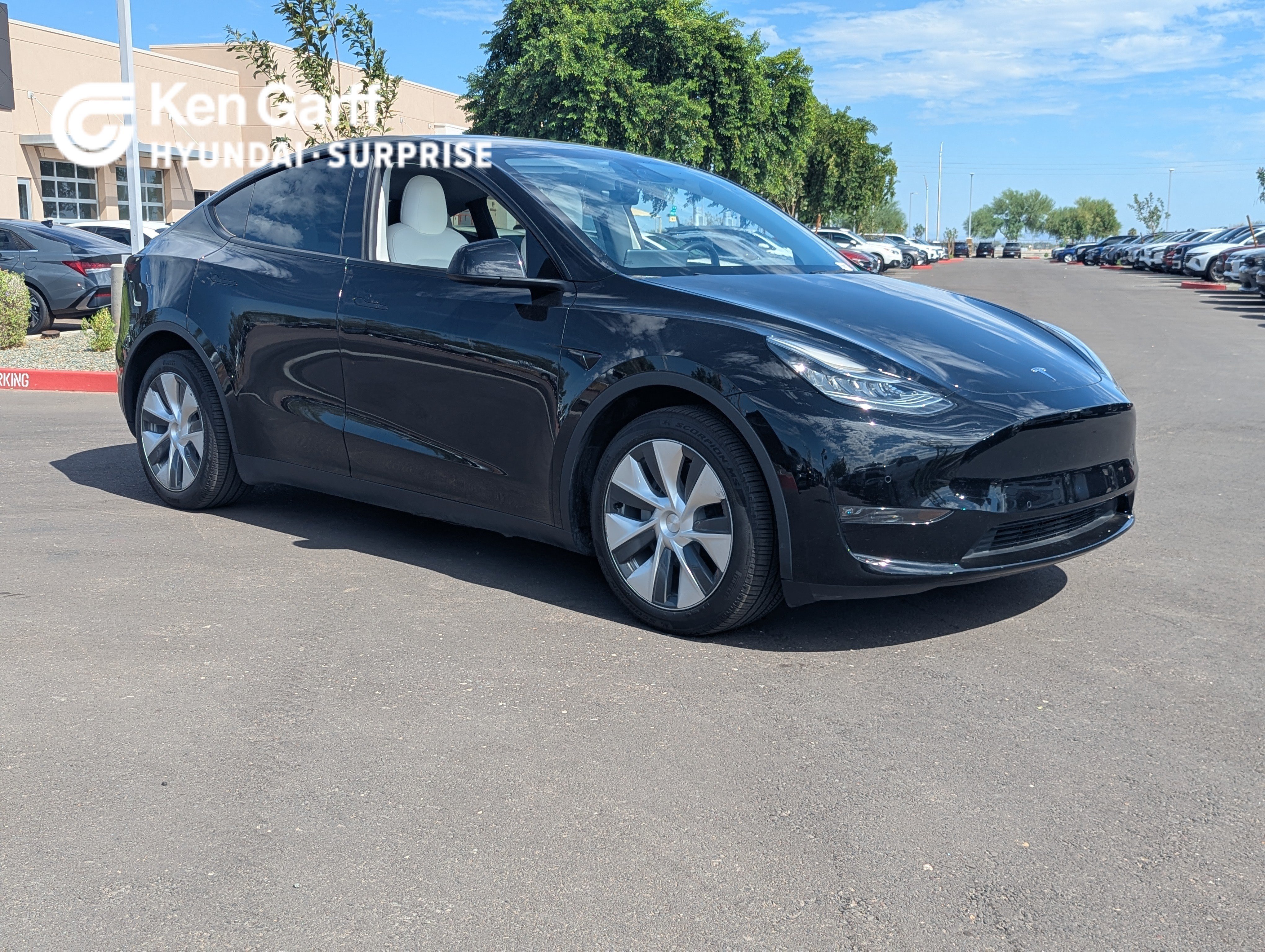 Used 2022 Tesla Model Y Long Range AWD/4WD image 1